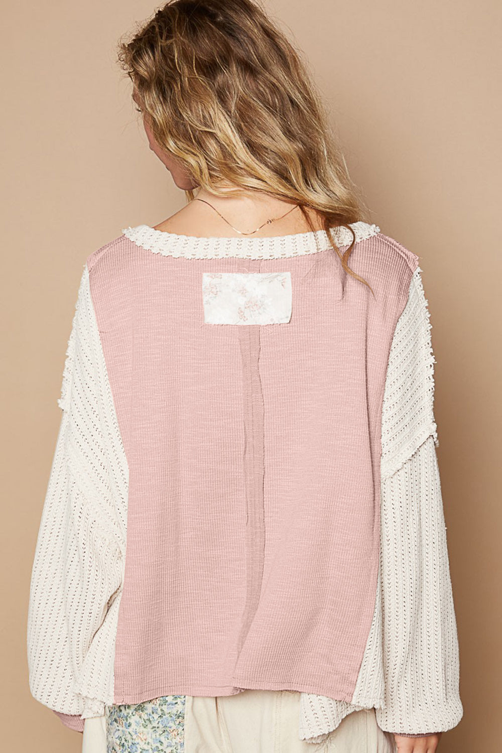 Stilla | V-Hals Blomstret Patches Ribstrik Top