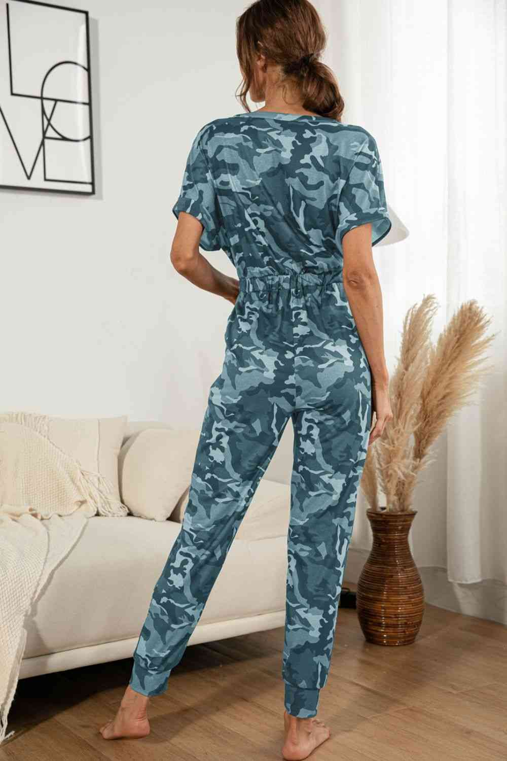 Stilla | Halsbundet Kortærmet Jumpsuit