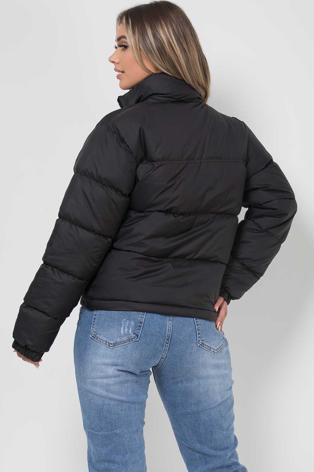 Stilla | Elegant Sort Puffer Jakke