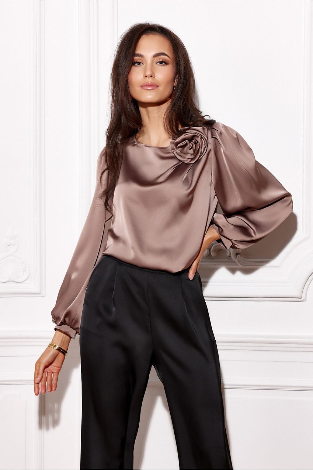 Stilla | Satin Bluse med Elegance
