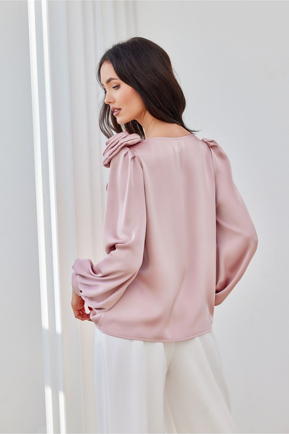 Stilla | Satin Bluse med Elegance