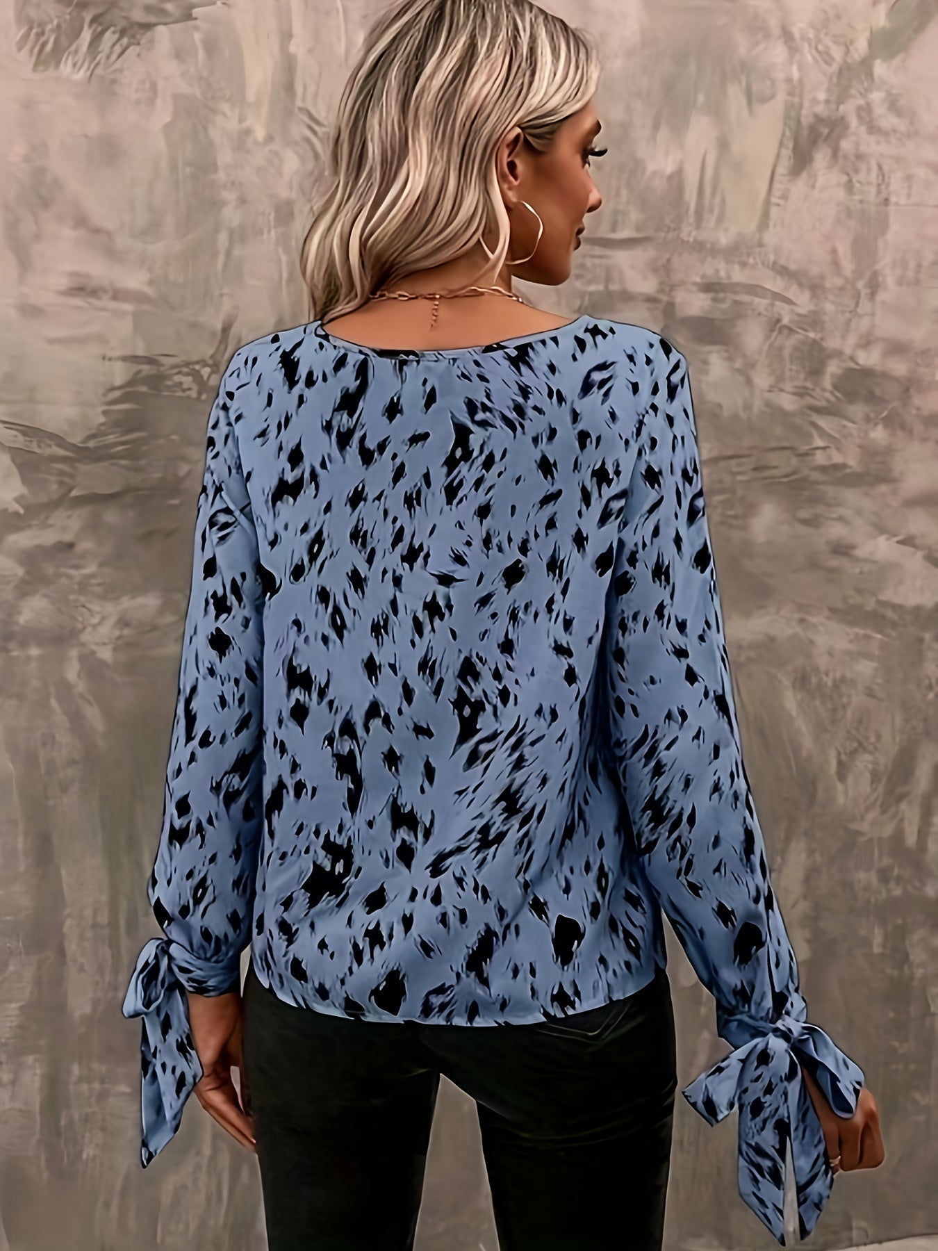 Stilla | Elegant Bluse Med Lange Ærmer Og Bundet Manchetter