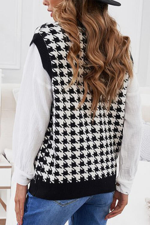 Stilla | Knap Front Sweater Vest