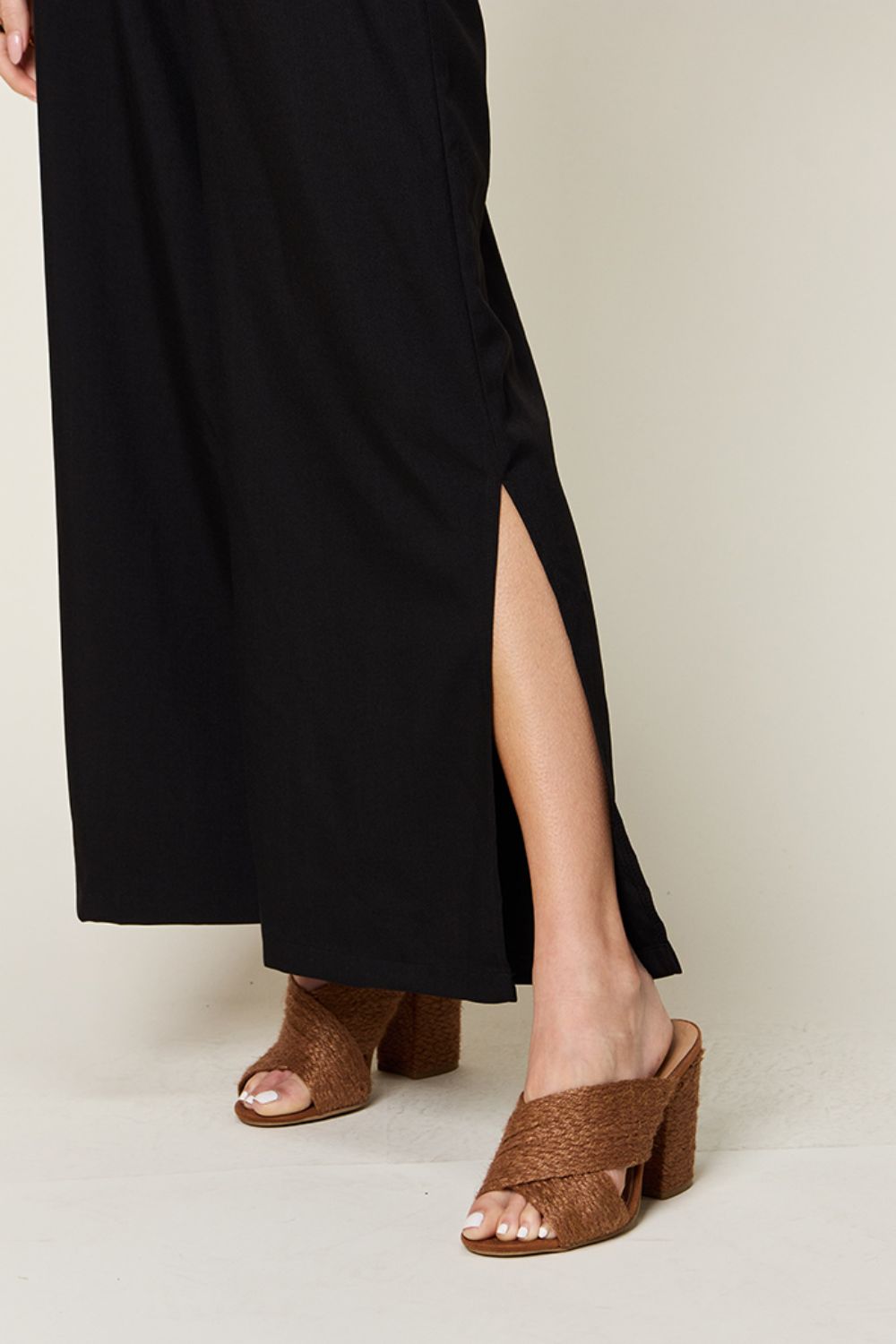 Stilla | Tag Full Size V-hals Knytte Front Korte Ærmer Flæse Jumpsuit