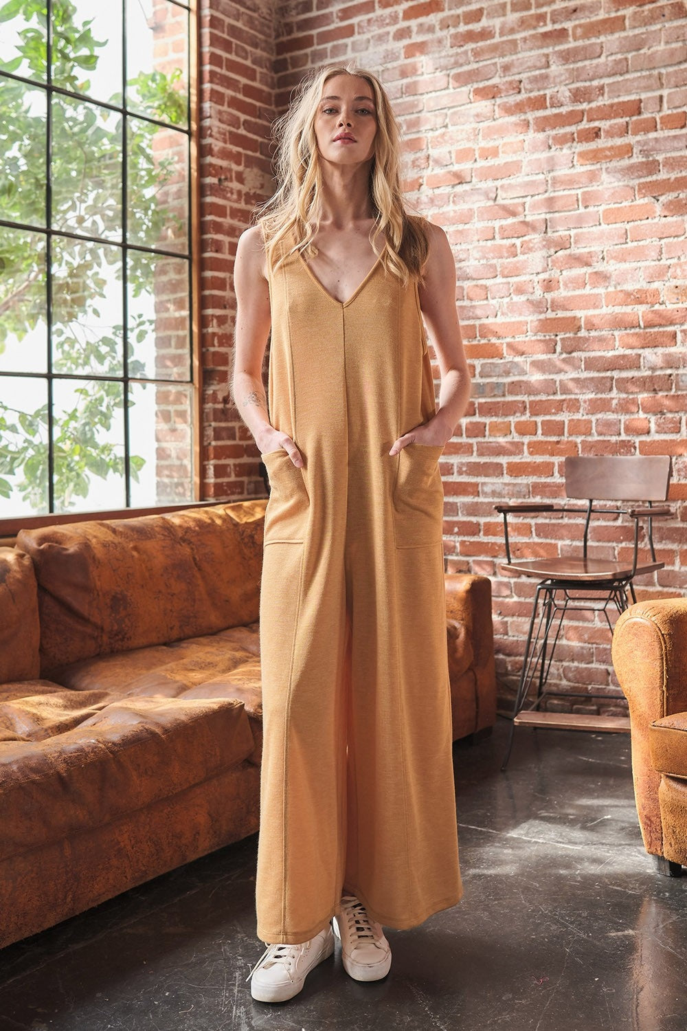 Stilla | Femme V-hals Uden Ærmer Bred Ben Jumpsuit