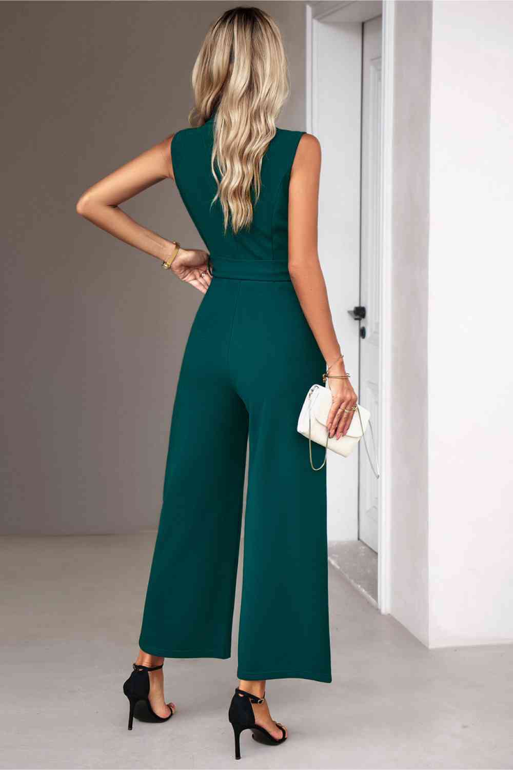 Stilla | Talje sjal krave ærmeløs jumpsuit