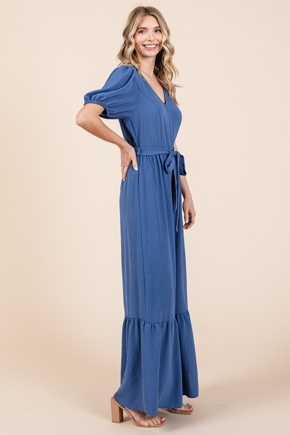 Stilla | Full Size V-hals Bælte Bred Ben Jumpsuit