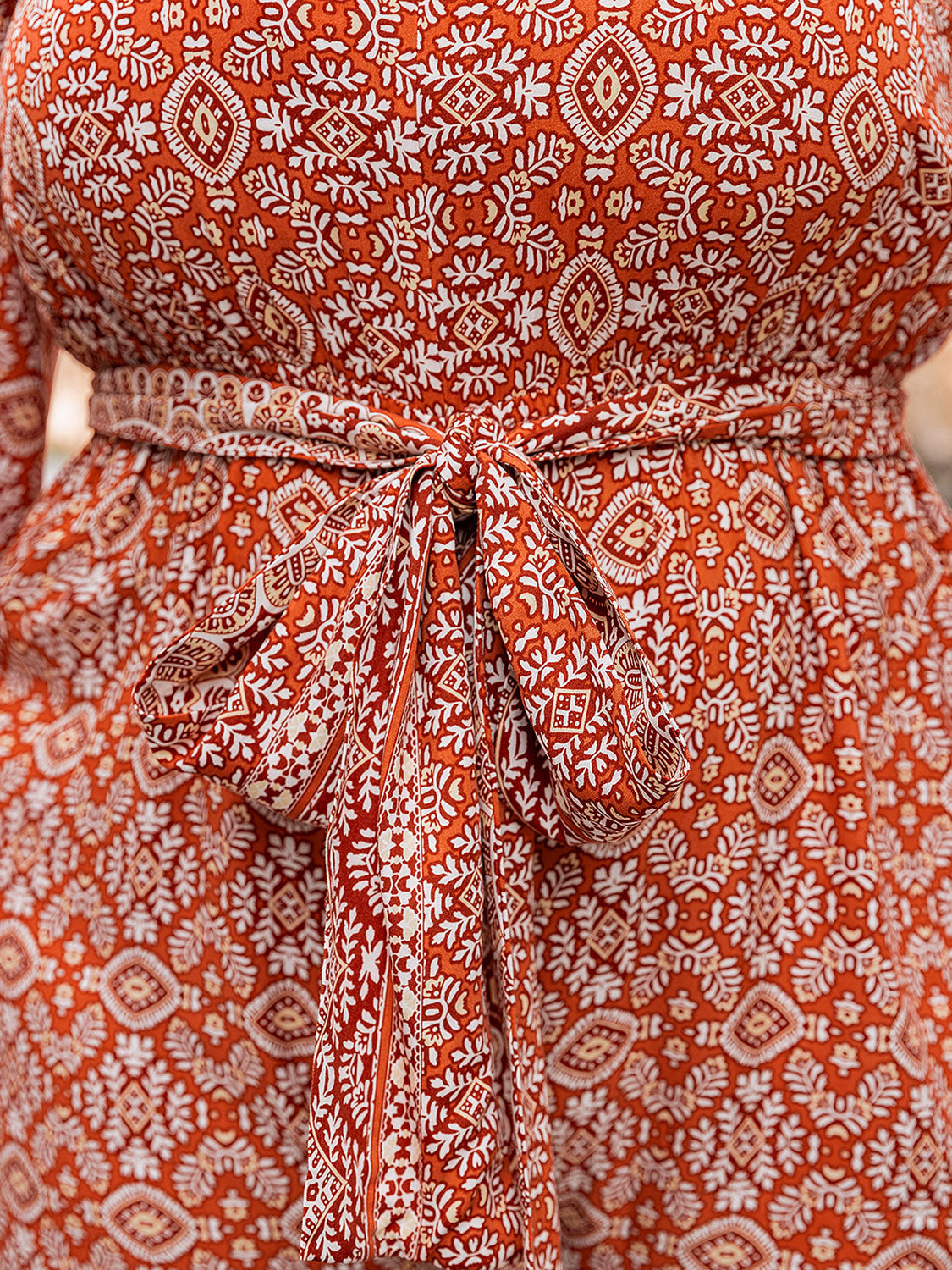Stilla | Størrelse Trykt V-hals Binde Front Ballon Ærme Jumpsuit