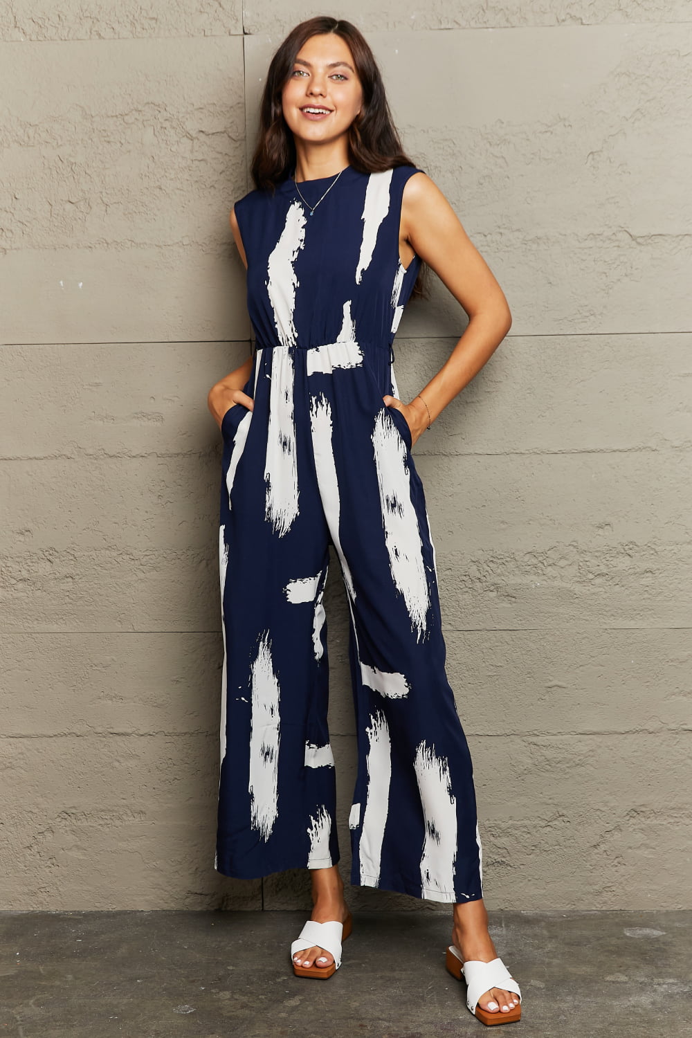 Stilla | Rund hals udsnit jumpsuit med lommer