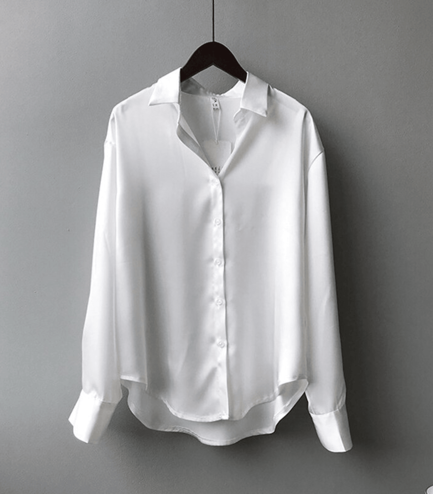 Stilla | Bluse i silkesatin med knapper