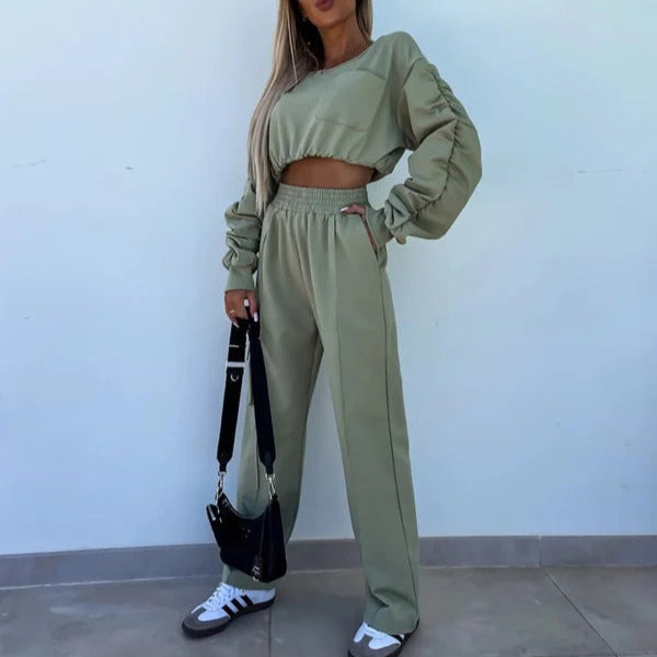 Stilla | Træningssæt Kort Sweatshirt Blødt Strikmateriale Løs Pasform Cargo Bukser