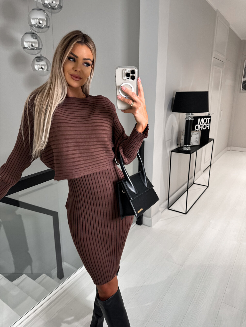 Ærmeløs kjole med matchende sweater